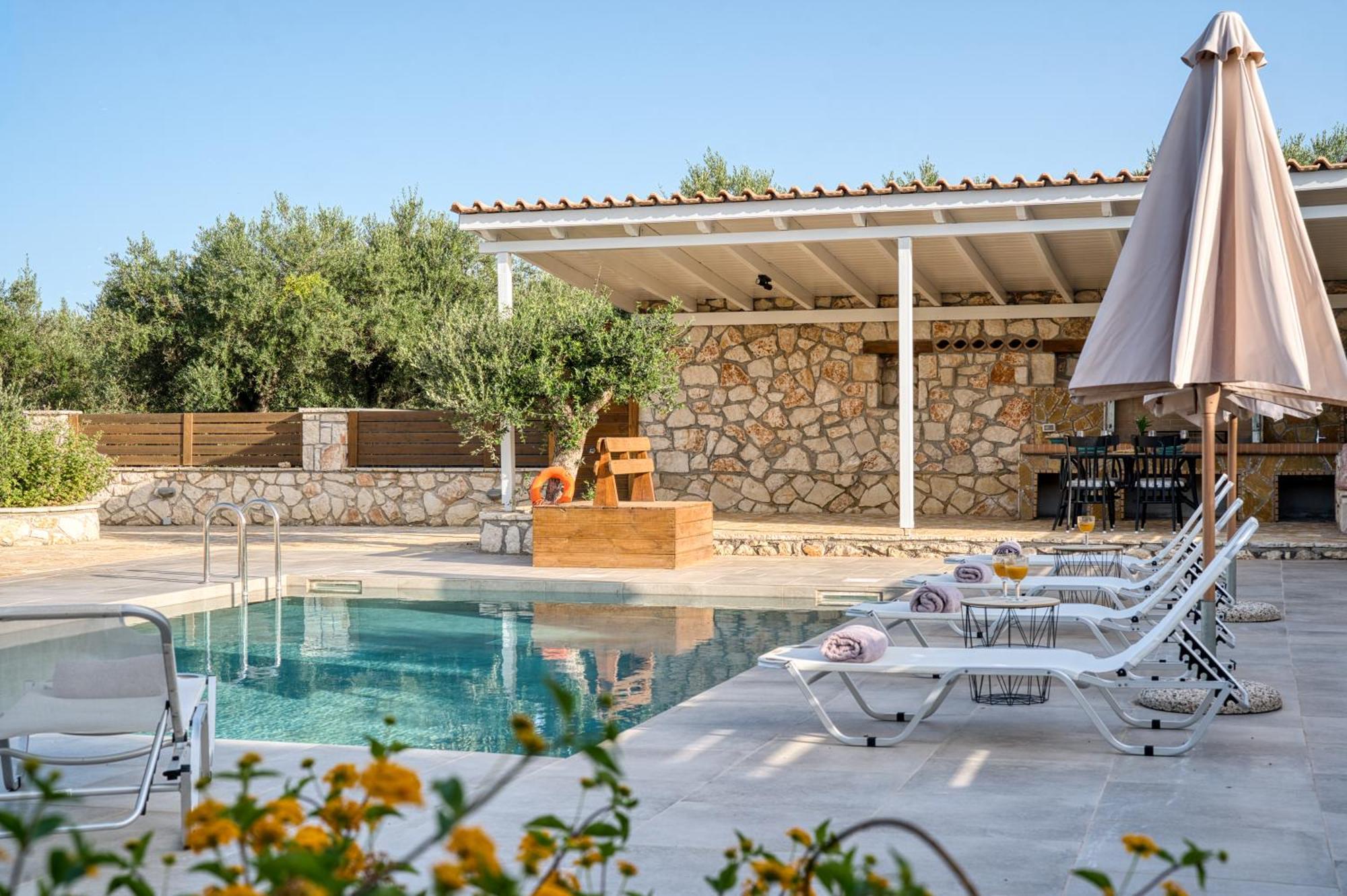 Astarte Villas - Astra Private Villas With Pool Василікос Екстер'єр фото
